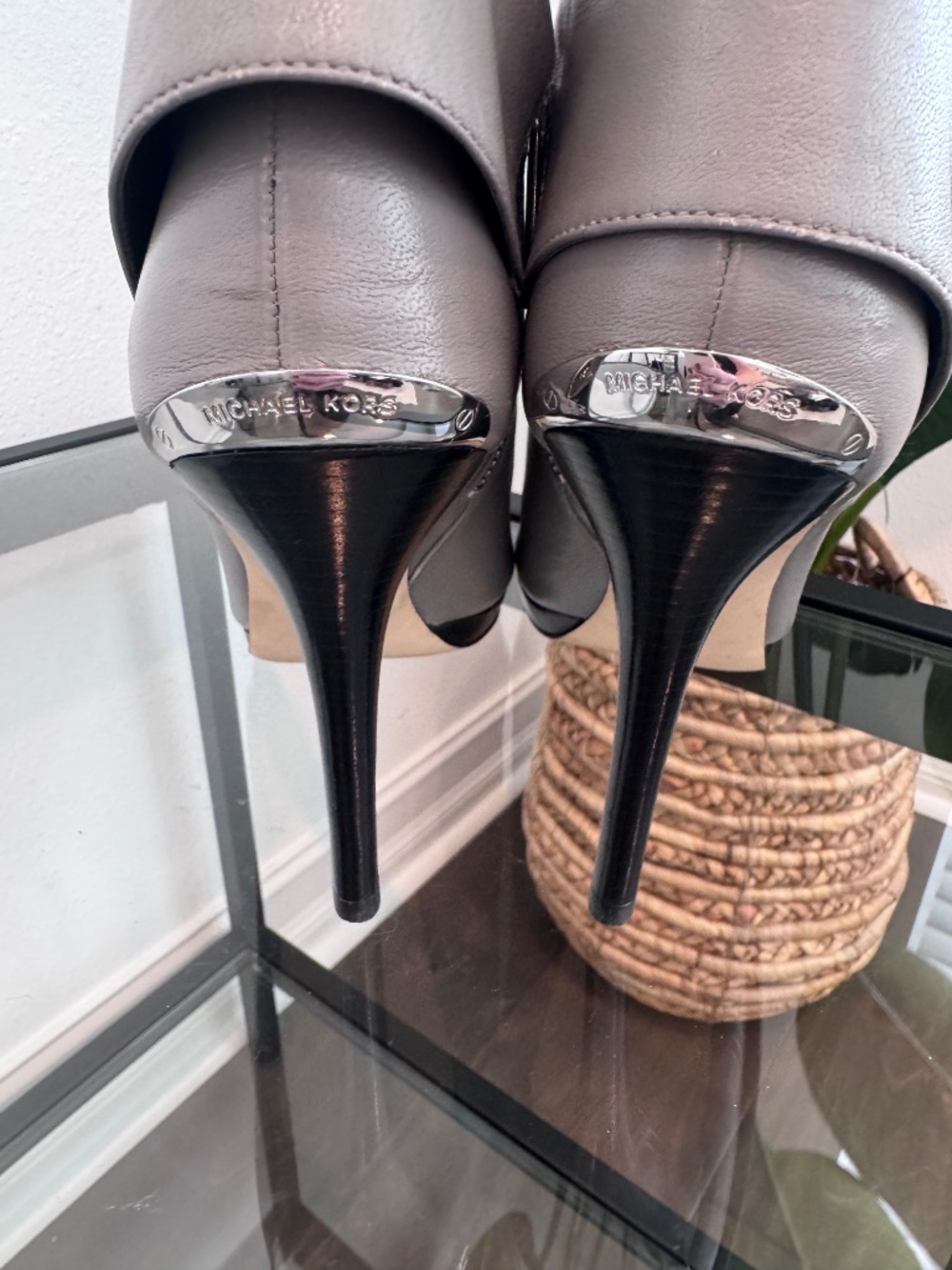 MICHAEL KORS Women’s Kendra Peep Toe Leather Heeled Ankle Booties Size 9.5 - Picture 7 of 16